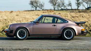 Porsche 911 3.2 Carrera side