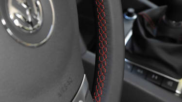 Volkswagen Amarok Canyon steering wheel stitching