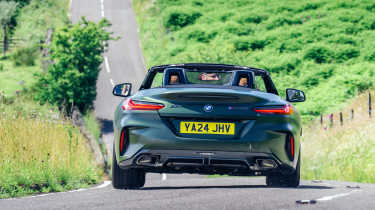 BMW Z4 M40i Handschalter v Toyota Supra – rear