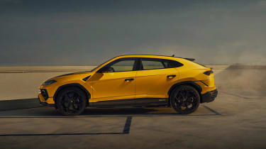 Lamborghini Urus Performante – yellow profile