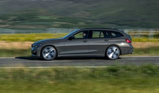 BMW 3-series Touring 2019 - side