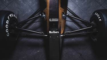 McLaren MP4/5B details