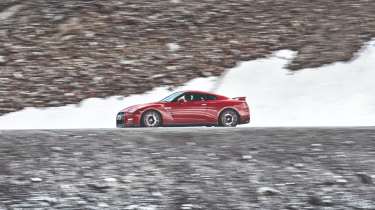 Nissan GT-R side