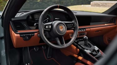 Porsche 911 S/T – interior