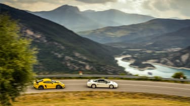 Porsche Cayman GT4 RS v Huracán STO v 458 Speciale v Honda NSX‑R