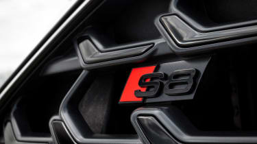 Audi S8 UK drive – badge