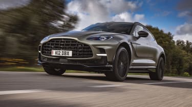 Aston Martin DBX707 – front tracking