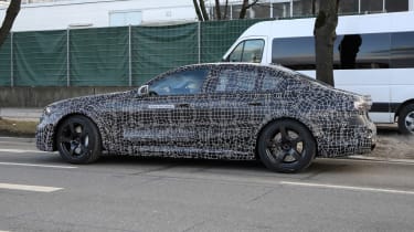 BMW M5 2024 prototype – profile