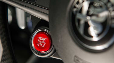 Alfa Romeo Giulia Quadrifoglio - Starter button