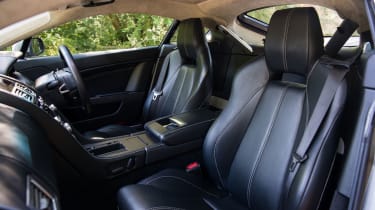 Aston Martin V8 Vantage – interior