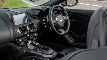 Aston Martin Vantage – Roadster interior
