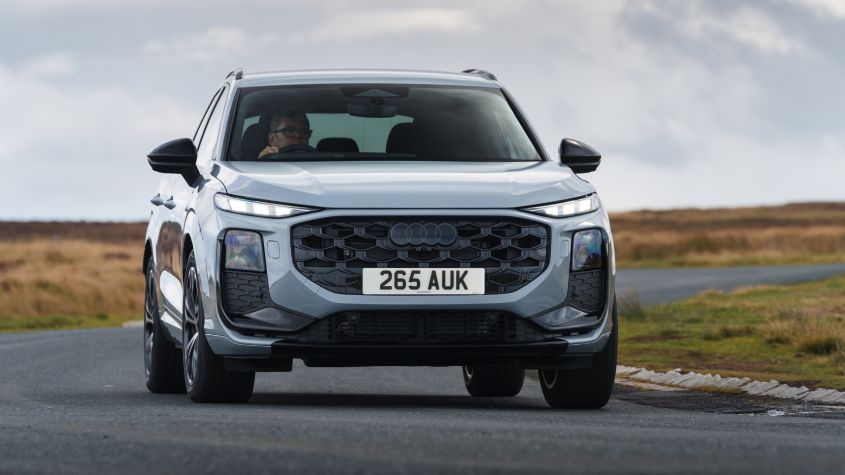 アウディQ3レビュー：洗練されたBMW X1のライバル、ゴルフGTIのパワーも選択可能