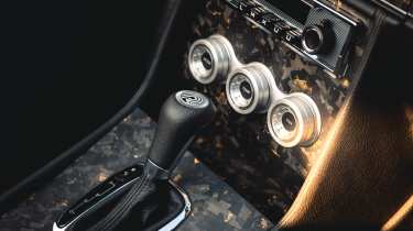 Pogea Mercedes SL – interior