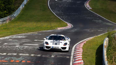 Porsche 918 sets Ring time