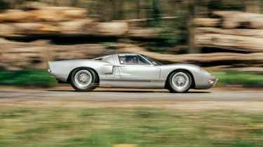 Ford GT40 side