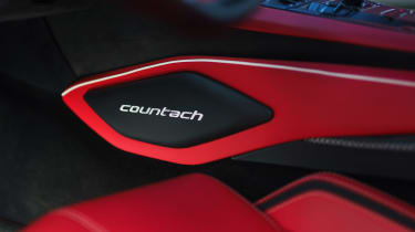 Lamborghini Countach LPI800-4 car pic gallery – logo