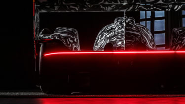 Porsche LMDh racer – rear bar light
