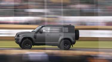 Land Rover Defender Octa FoS ride