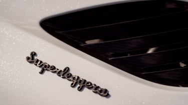 Aston Martin DBS Superleggera Volante - bonnet