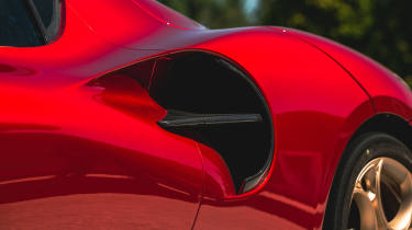 Alfa Romeo 33 Stradale – side details