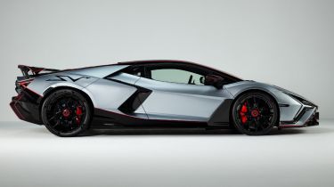 Lamborghini Revuelto SV