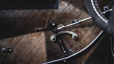 McLaren MP4/5B details