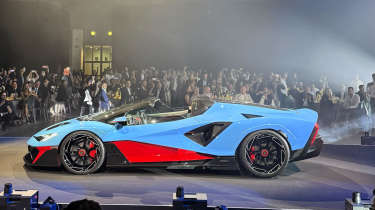 Lamborghini Fenomeno reveal side
