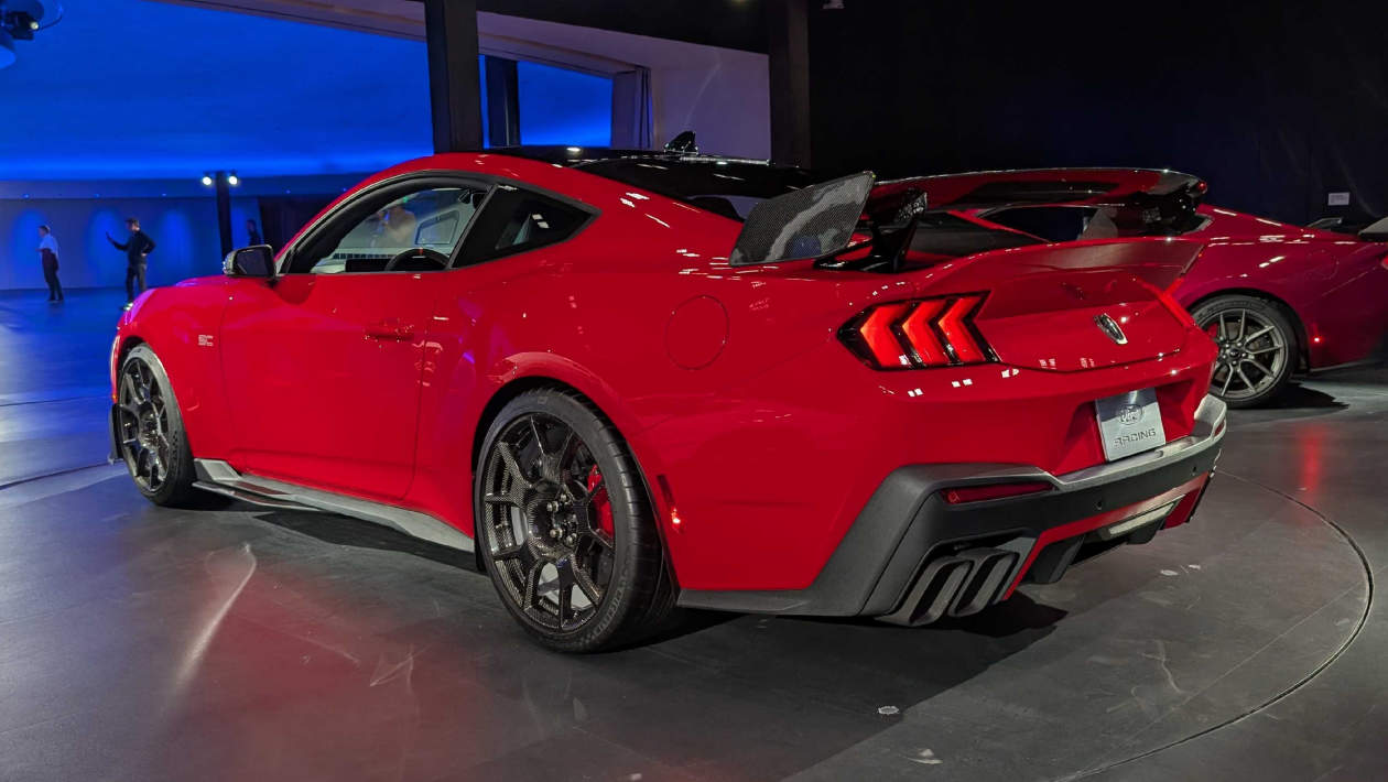 Ford_Mustang_DarkHorseSC_evo_15_mqyjfy.jpg