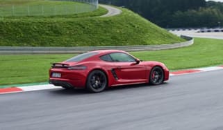 Porsche 718 Caman GTS - profile