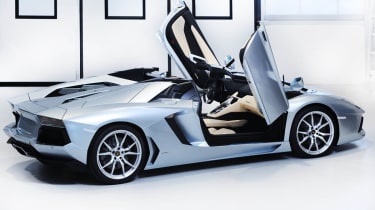 Lamborghini Aventador LP700-4 Roadster doors up