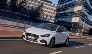 Hyundai i30 Fastback N-Line - front quarter