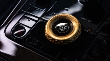 Bentley Batur – gold switch