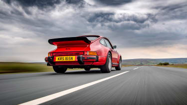 911 Turbos feature – 930 rear tracking