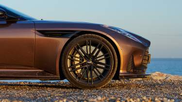 Aston Martin DB12 Volante v Maserati GranCabrio