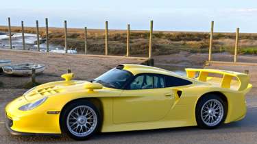 Porsche 911 GT1 Strassenversion yellow for sale