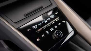 Porsche Macan Electric – centre console