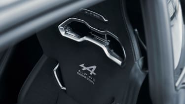 Alpine A110 S Enstone Edition – seats