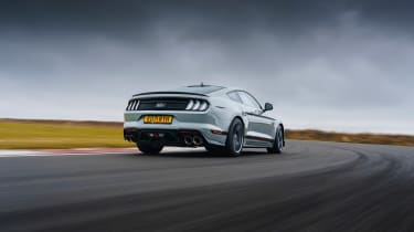 Ford Mustang – 22 review rear tracking