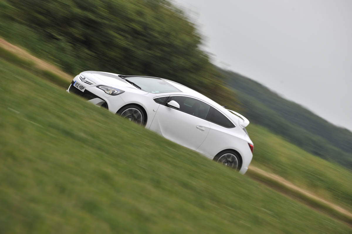 New Opel Astra OPC / Vauxhall VXR Vs. Renault Megane RS 265 Cup