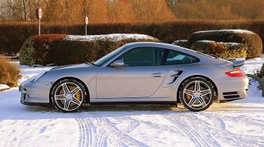 Porsche 911 Turbo in snow
