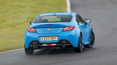 Toyota GR86 rear track