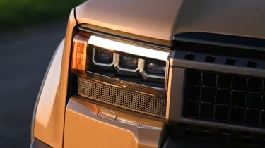 Toyota Land Cruiser – headlights