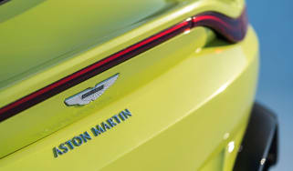 Aston Martin Vantage - green static deck