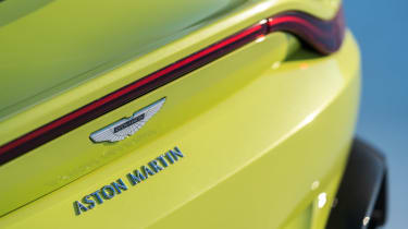 Aston Martin Vantage - green static deck