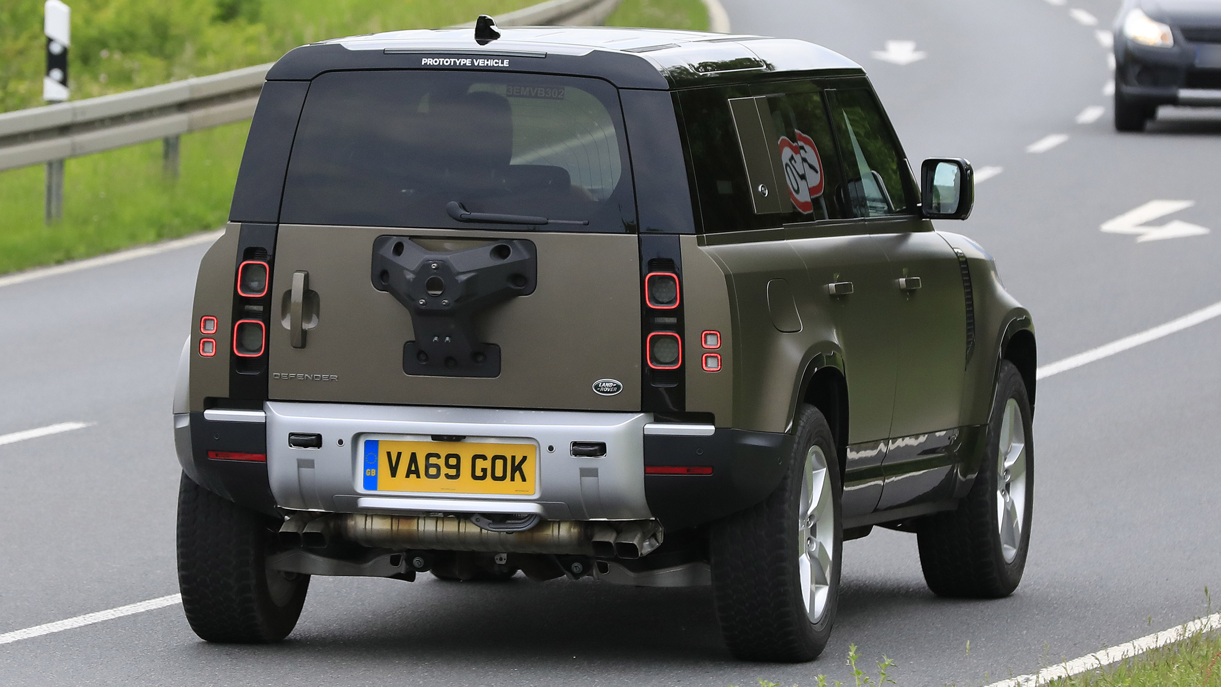 New Land Rover Defender V8 spied | evo
