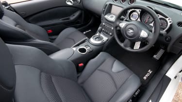 Nissan 370Z Roadster interior