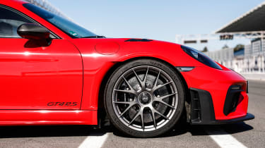Porsche 718 Cayman GT4 RS – front wheel