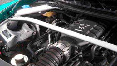 Aston Martin Vantage S Roadster engine