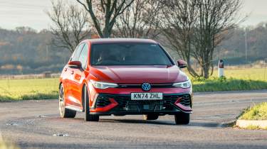 Volkswagen Golf GTI Clubsport v Cupra Leon 300 