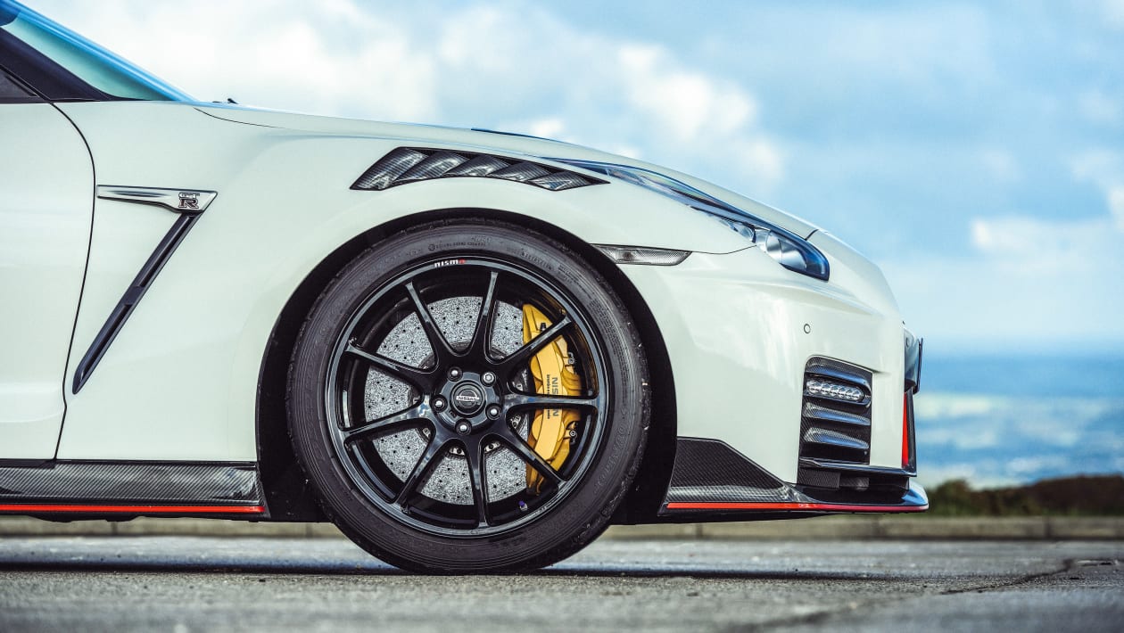 R35%20Nissan%20GT-R%20Nismo%20car%20pictures-2.jpg